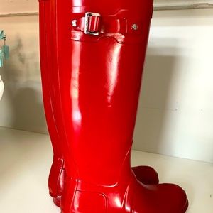 US9 Tall Red Hunters & socks